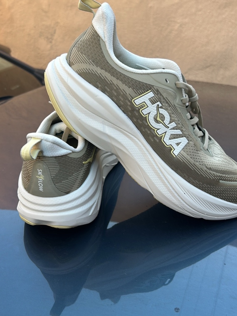 Hoka Clifton 10